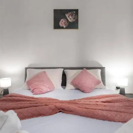 ヴィラ Casa Sara And Sasha Near Motovun With Private Pool - Pet Friendly Truffle Paradise *
