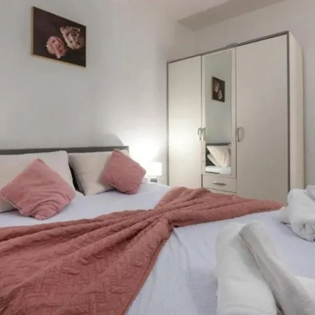 ヴィラ Casa Sara And Sasha Near Motovun With Private Pool - Pet Friendly Truffle Paradise