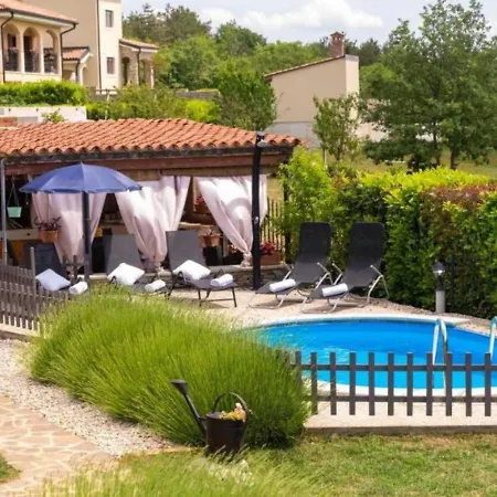 ヴィラ Casa Sara And Sasha Near Motovun With Private Pool - Pet Friendly Truffle Paradise