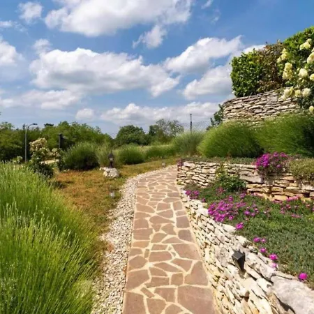 Casa Sara And Sasha Near Motovun With Private Pool - Pet Friendly Truffle Paradise ヴィラ *