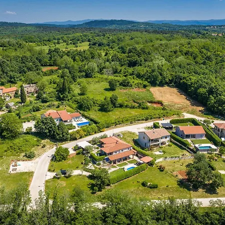 Casa Sara And Sasha Near Motovun With Private Pool - Pet Friendly Truffle Paradise 别墅